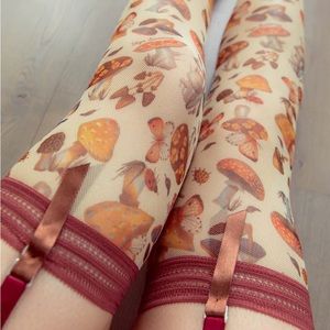 MUSHROOM PRINT STOCKINGS MEDIUM